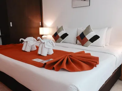 Superior met uitzicht op de heuvel en toegang tot de onsen — Hilltop Wellness Living